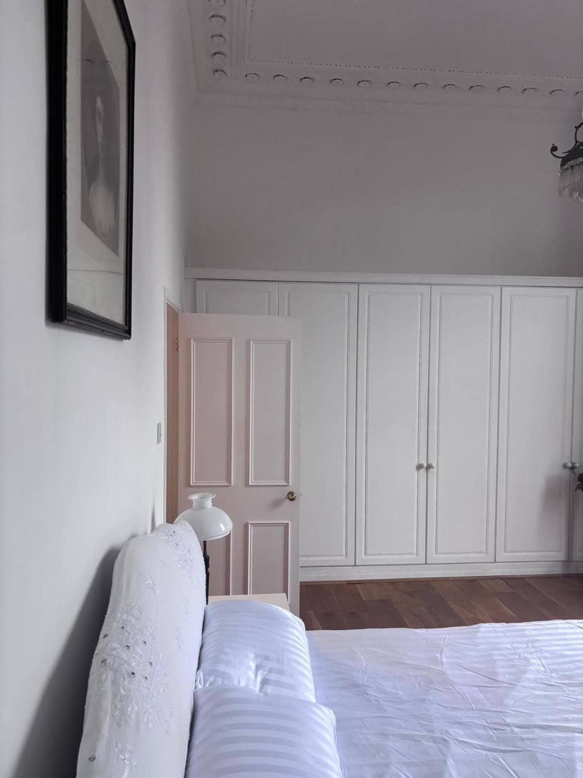 Apartment 2-bed In Clifton, Great Location - Period Features, High Ceilings, Balcony X2, Office, Stylish, Modern