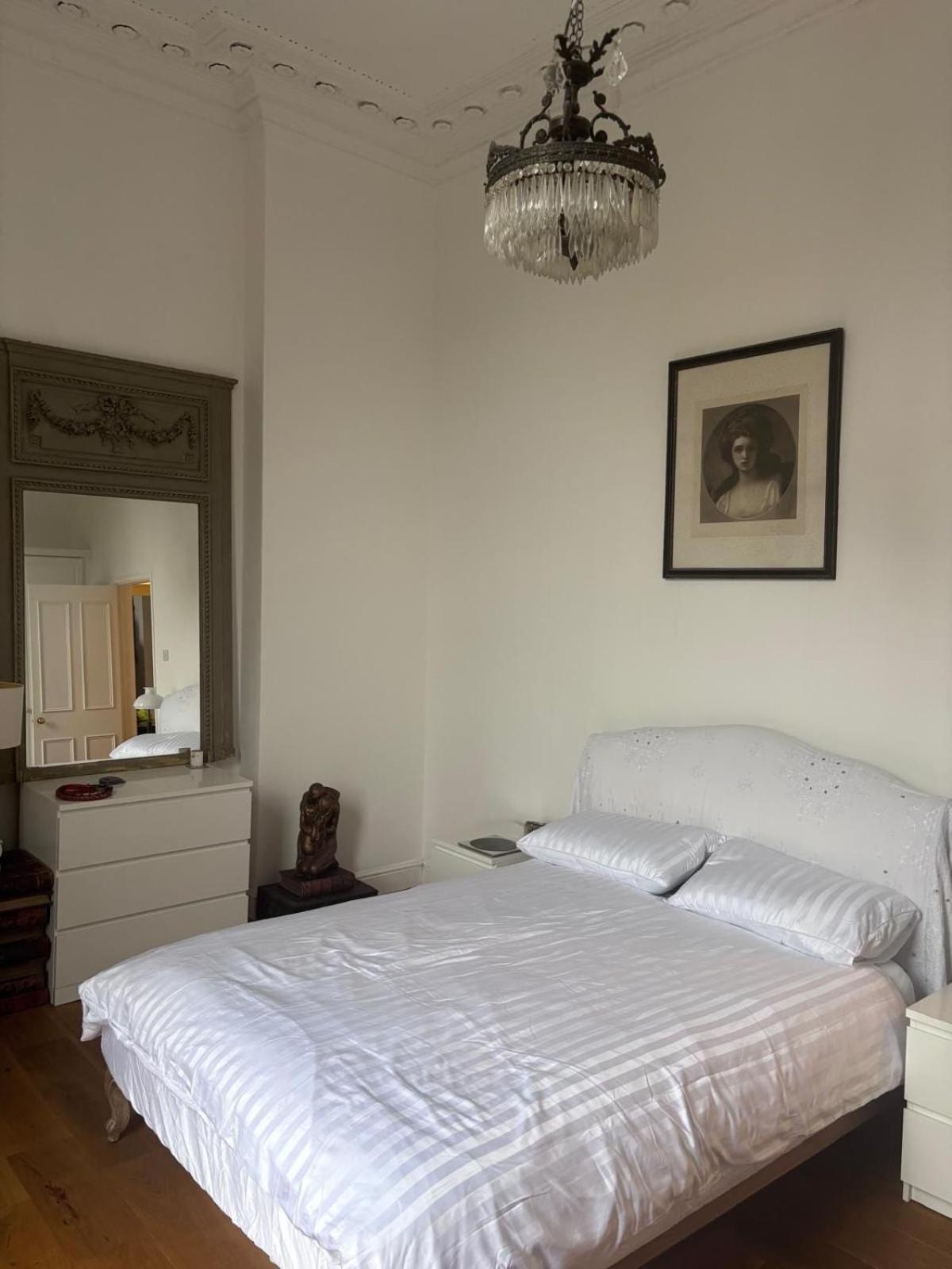 2-bed In Clifton, Great Location - Period Features, High Ceilings, Balcony X2, Office, Stylish, Modern Bristol